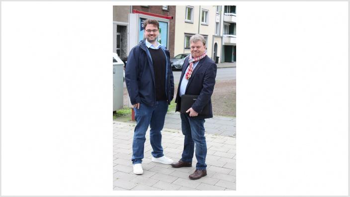 Der Duisserner CDU-Ratsherr Dennis Schleß (l) und der CDU-Fraktionsvorsitzende im Bezirk Mitte, Martin Schumacher.